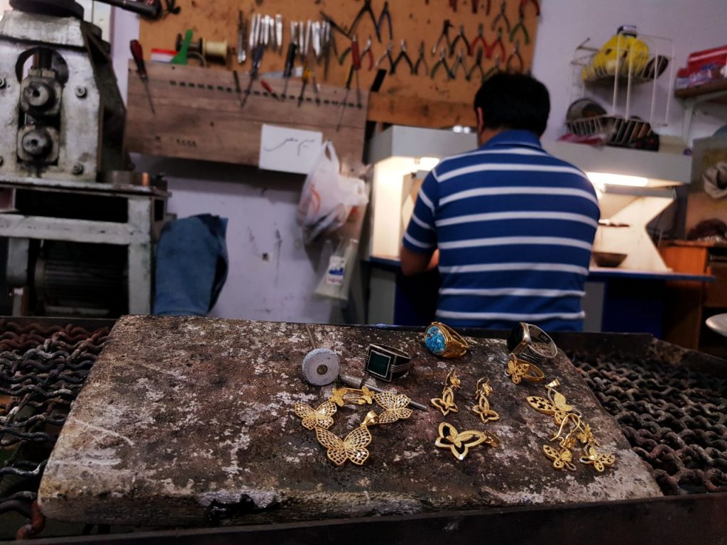 کارگاه ساخت طلا و جواهر