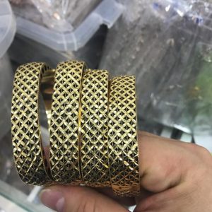 دستبند پهن سیاه قلم طرح طلا