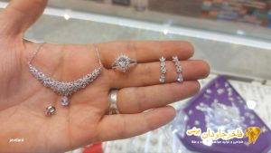 سرویس نقره روکش طلا ردیوم نگین دار مدل «درخشش رویا» کد 15079
