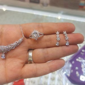سرویس نقره روکش طلا ردیوم نگین دار مدل «درخشش رویا» کد 15079
