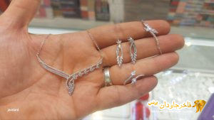 سرویس جواهر نقره مدل «گل‌های مهربان» کد 15073