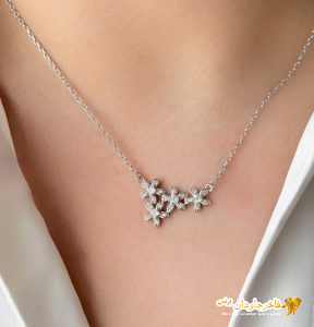 آویز نقره روکش طلا سفید رودیوم مدل گل کد 15274