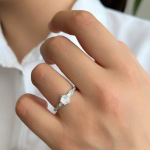 انگشتر زنانه نگین میکرو کد 15279 قیمت مناسب