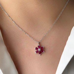 مدال آویز نقره مدل گل نگین سرخ کد 15290