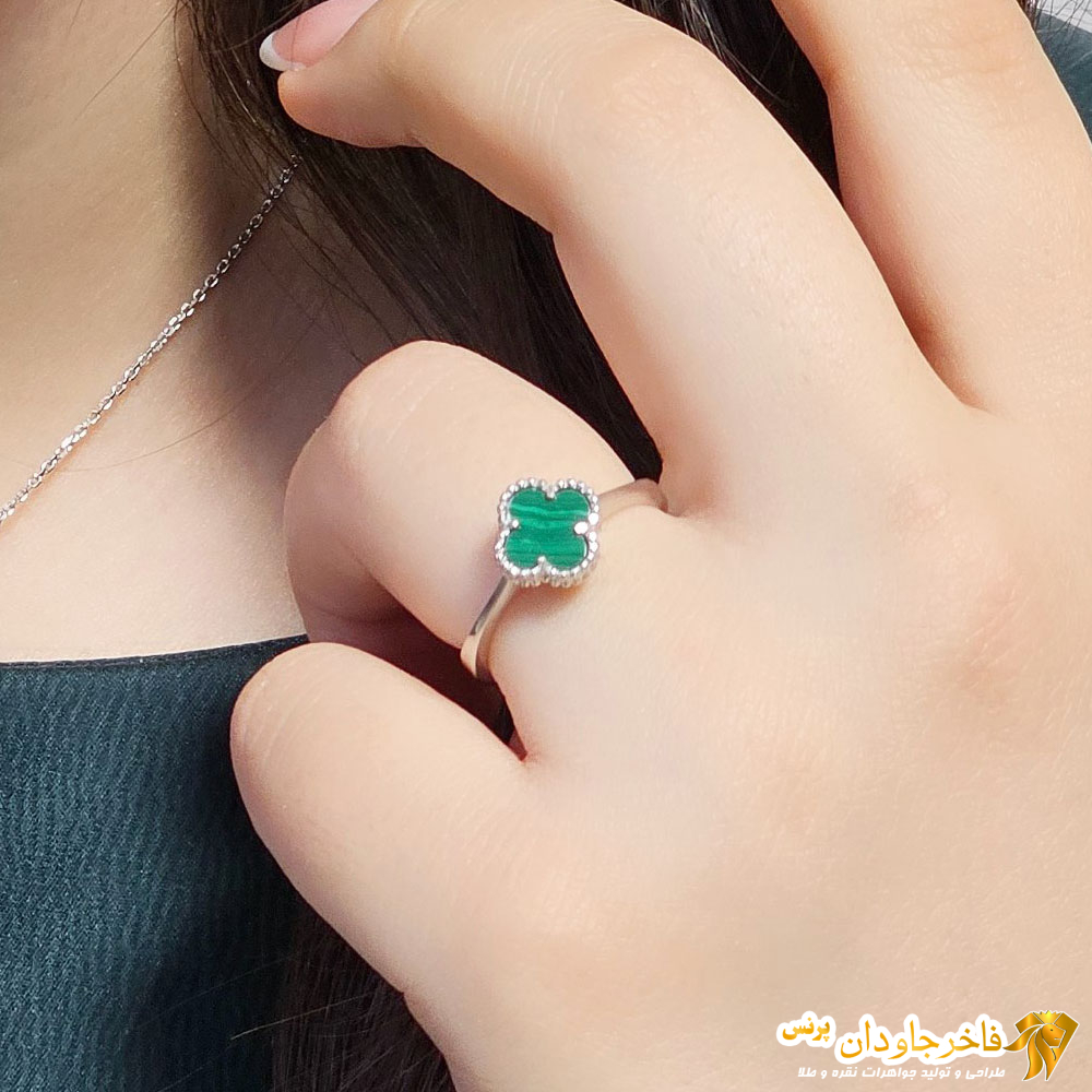 انگشتر از نیم ست ونکلیف نگین سبز کد 15350