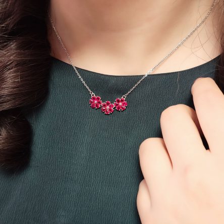 مدال آویز مدل گل نگین سرخ کد ۱۵۳۲۴