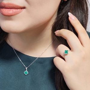 نیم ست ونکلیف نگین سبز کد 15350