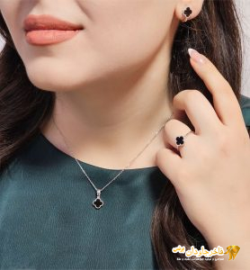نیم ست ونکلیف نگین مشکی کد 15349