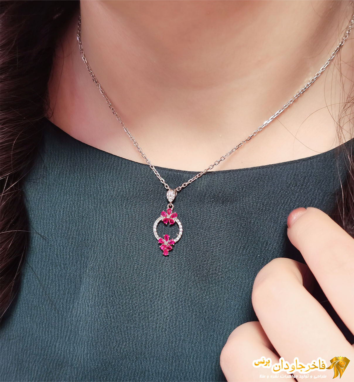 پلاک ظریف مدل گل نگین سرخ کد 15335