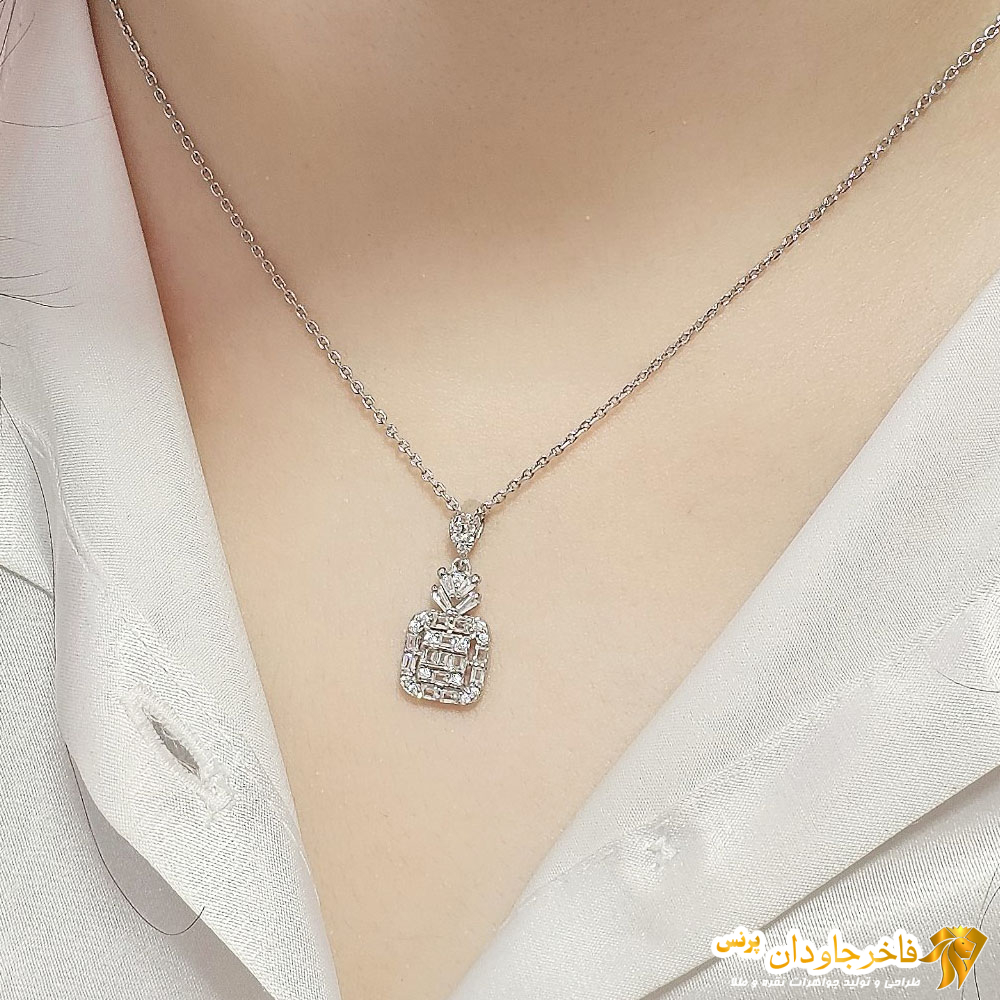 گردنبند از نیم ست نقره 925 عیار نگین جواهری کد 15329