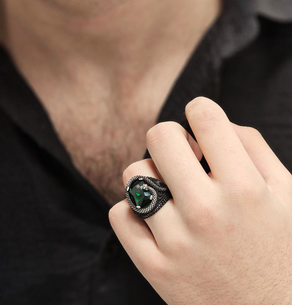 انگشتر مردانه نقره سیاه قلم نگین سبز کد 15372
