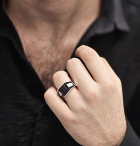 انگشتر نقره مردانه نگین مشکی کد 15370