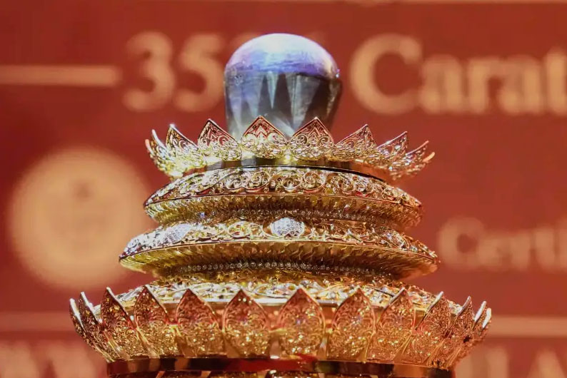 بزرگترین یاقوت کبود جهان در پایتخت سریلانکا