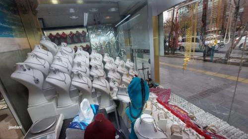 سرویس طرح طلا در ویترین