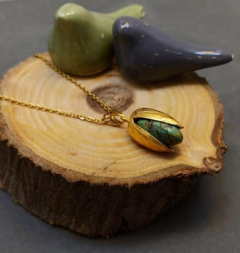 گردنبند نقره روکش طلا پسته با فیروزه اصل نیشابور