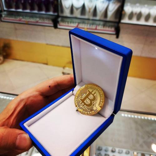 سکه نقره بیت کوین با آبکاری طلا 24 عیار
