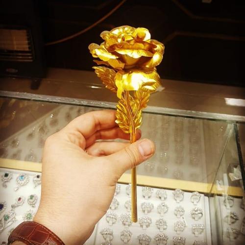 شاخه گل با روکش طلا