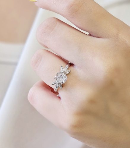 انگشتر جواهر نقره روکش طلا سفید